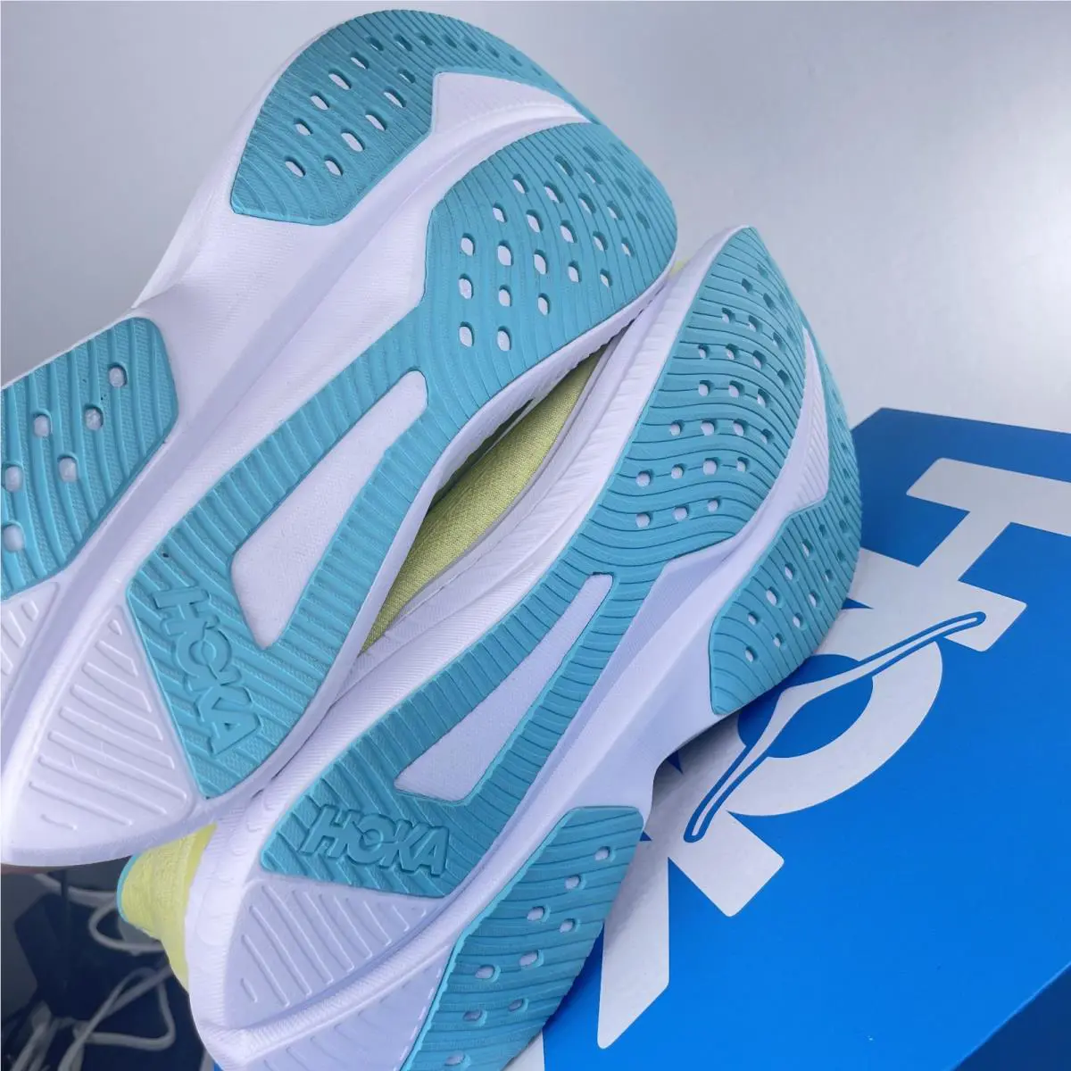 Hoka shoes - Hoka One One Mach 6 - Yellow 5