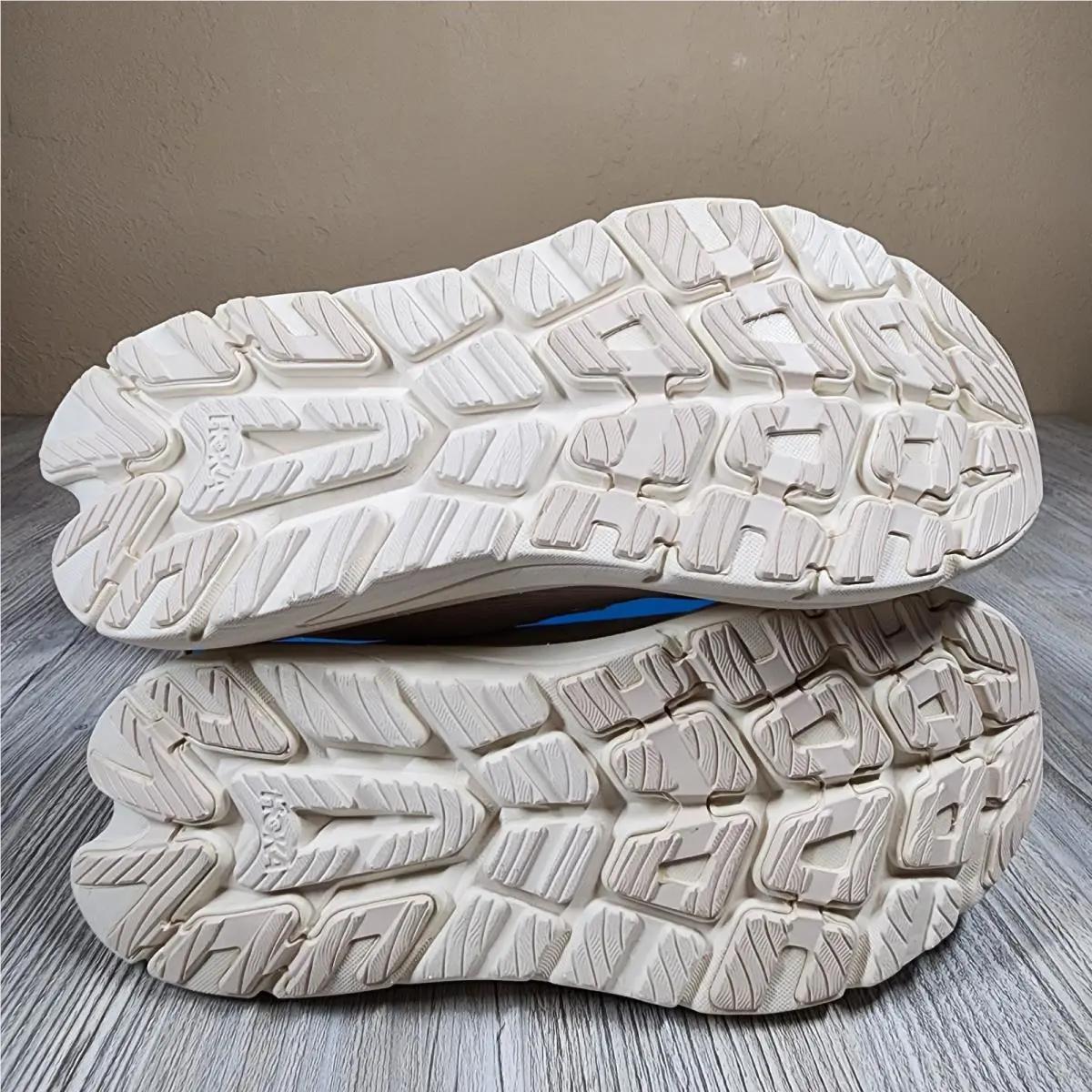 Hoka shoes - White 3