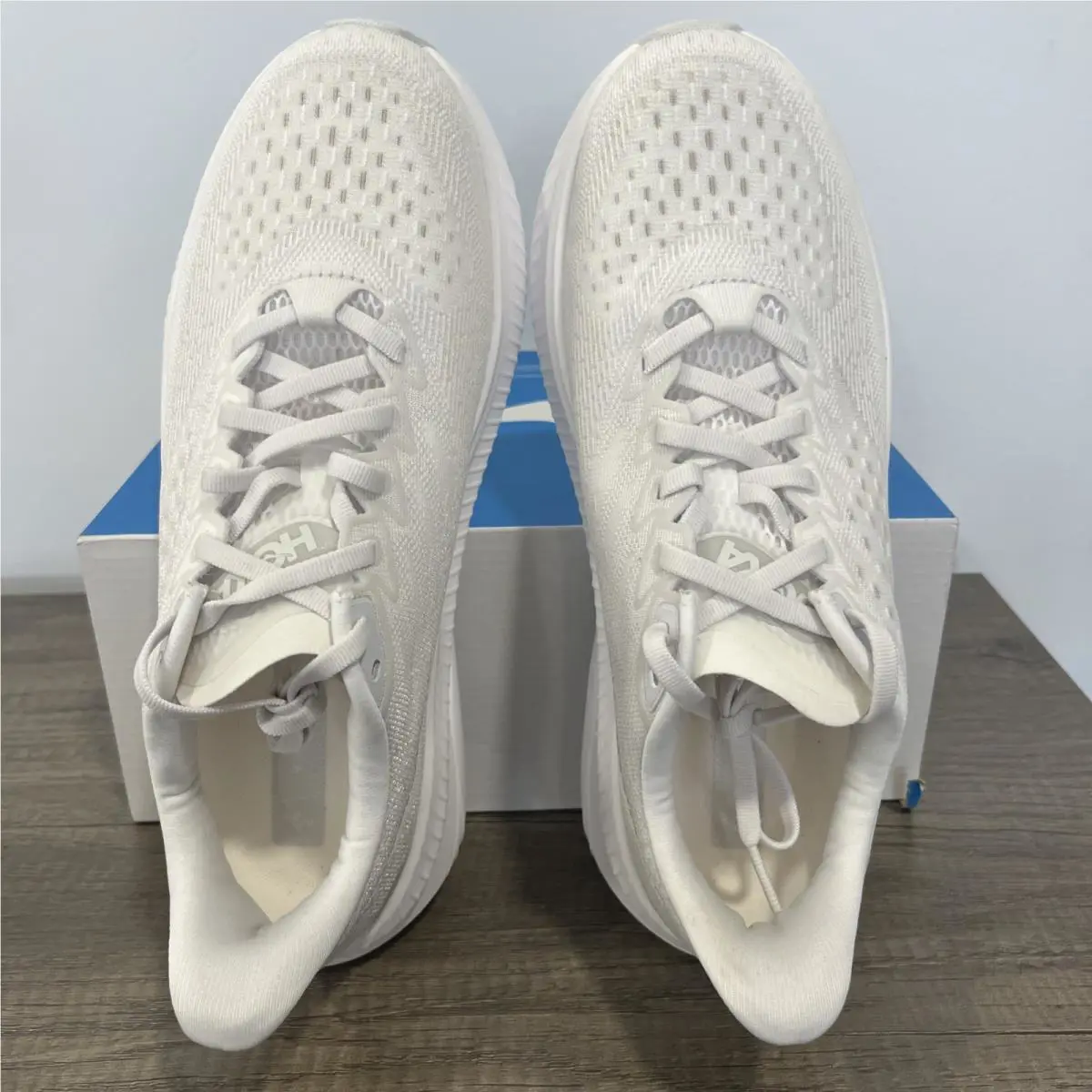 Hoka shoes - White 3