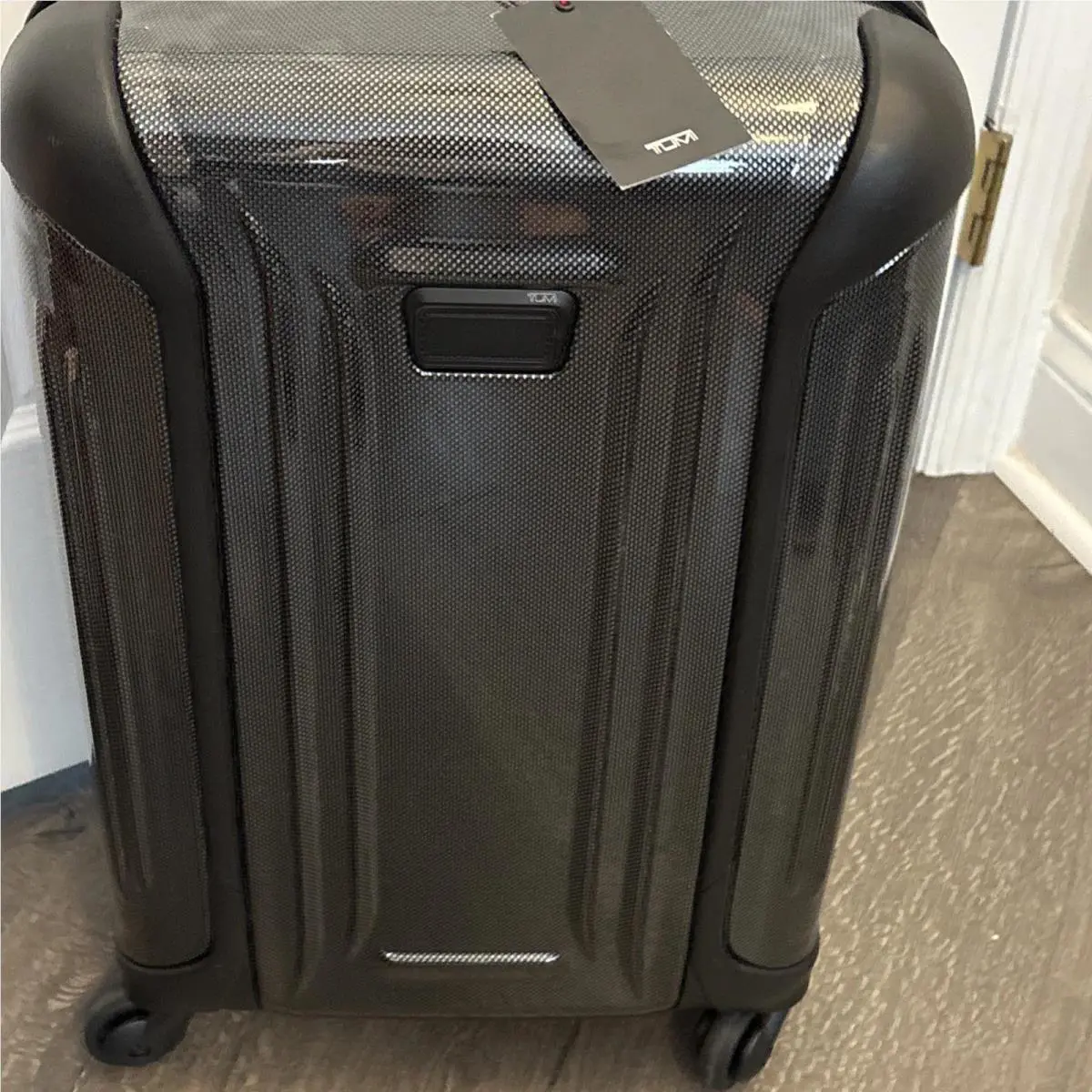 Tumi Vapor 22” Continental Carry-on Hardcase Spinner Luggage Black