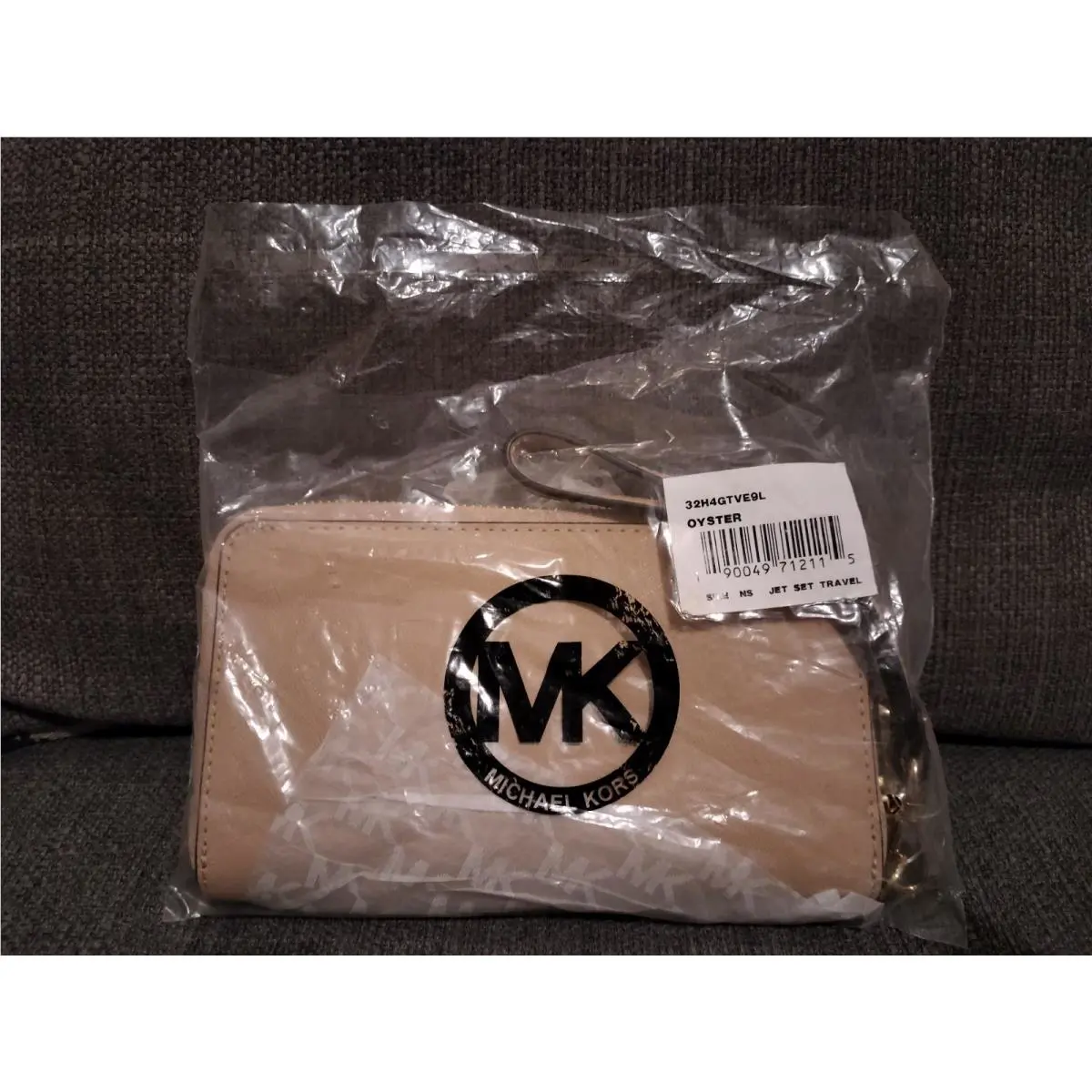 Michael Kors Jet Set Travel Saffiano Leather Continental Wallet Light Beige
