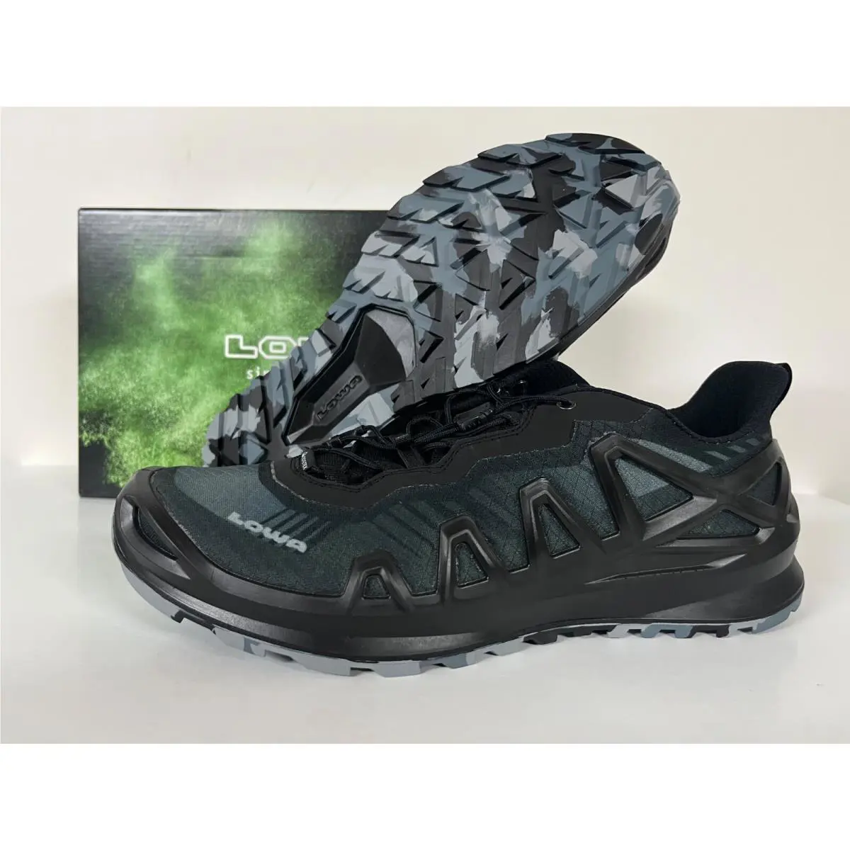 Lowa shoes - LOWA Merger GTX Lo Hiking Boots - 310431 - Black 2