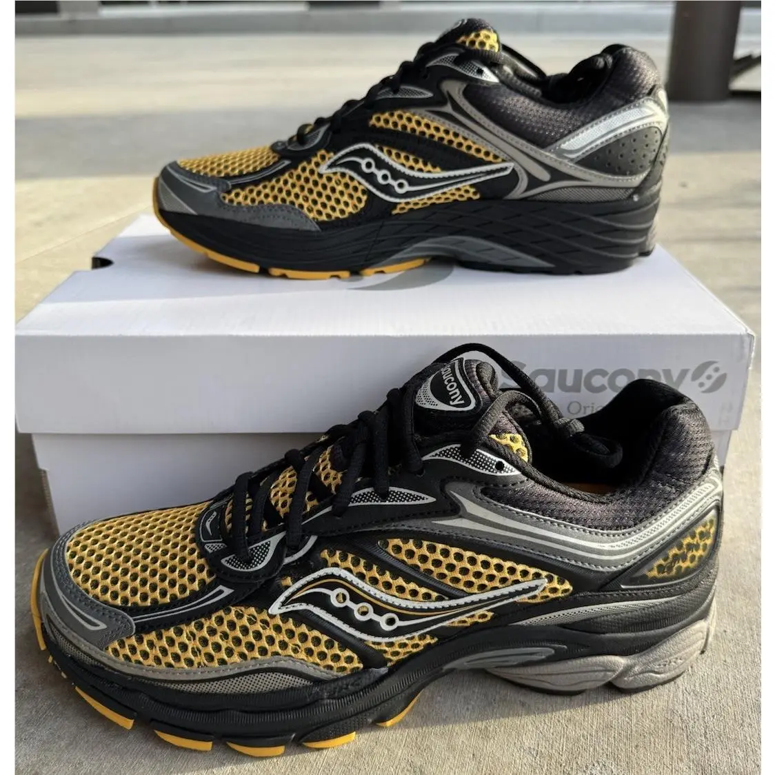 New/mint Saucony Progrid Omni 9 Black/gold Mens Sz 10 W/box S70739-66