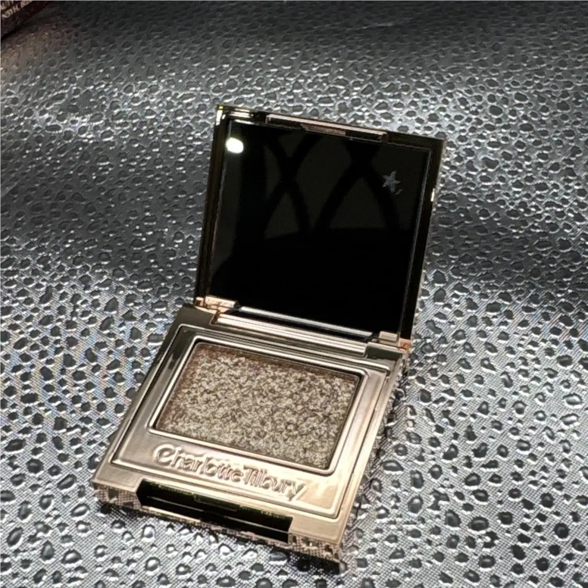Hypnotising Pop Shot Diamond Eyes Iridescent Pearl Eye Shadow by Charlotte Tilbury