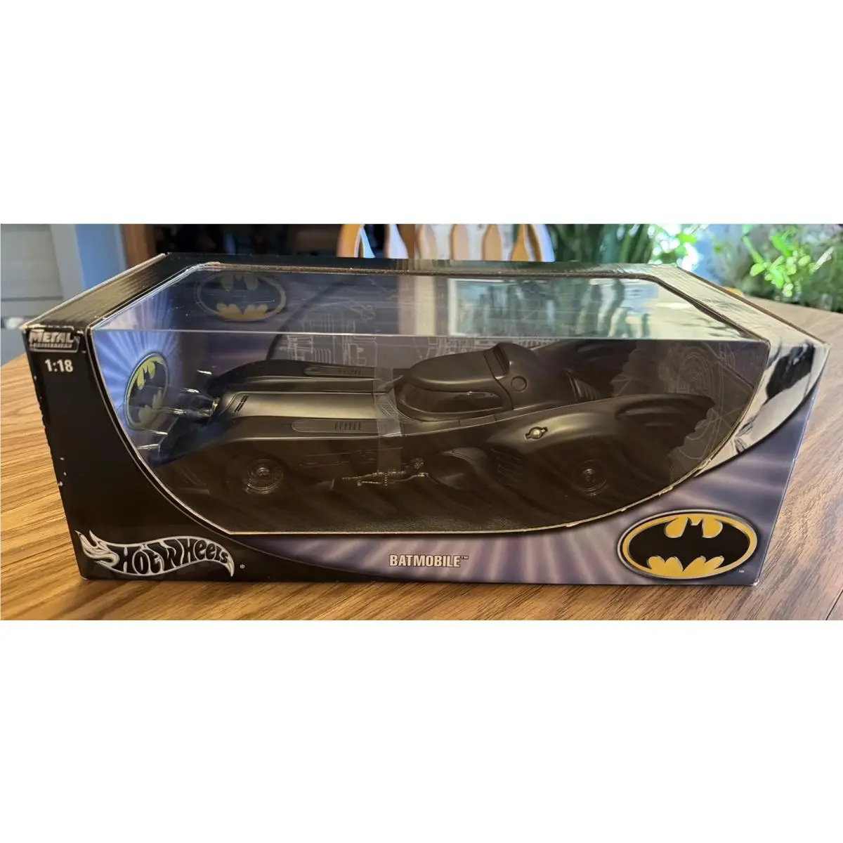 Hot Wheels Batmobile - - 1989 Batman 1:18 Michael Keaton 2003 Box Wear