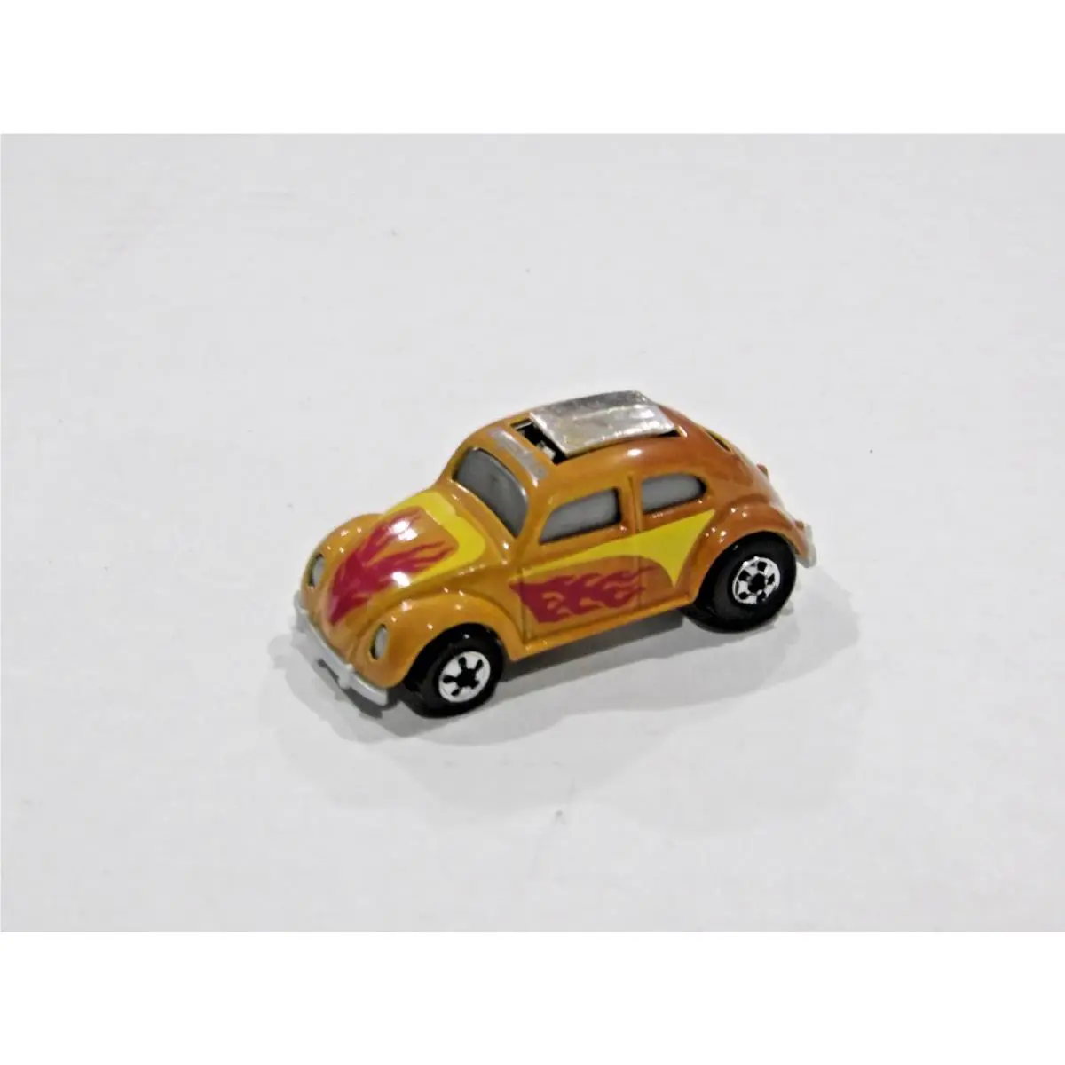 Hotwheels Volkswagen VW Bug Tan Beetle Convertables Color Changer Very Nice 1990