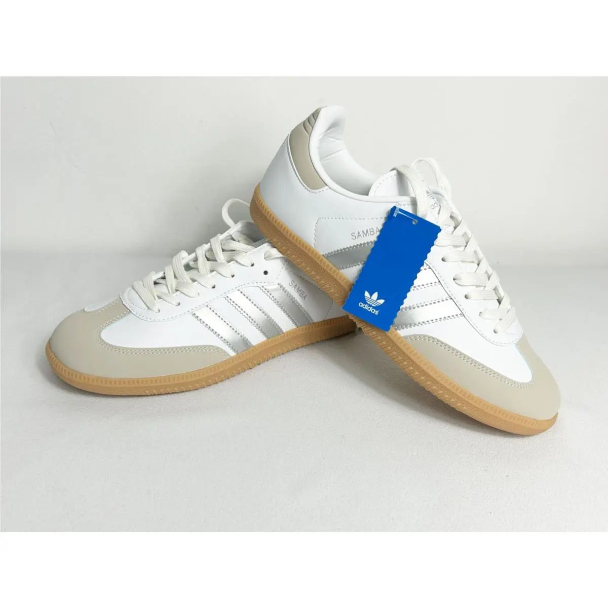 Adidas Unisex Samba OG Shoe in White Metallic Silver - Sz 8.5M / 9.5W