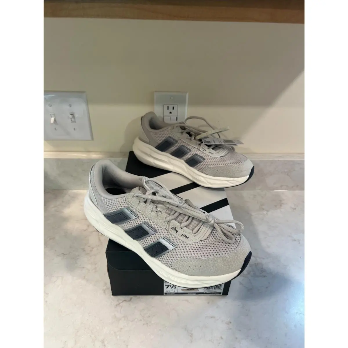 Adidas Women Astrastar Shoes Size 7.5 JQ6089