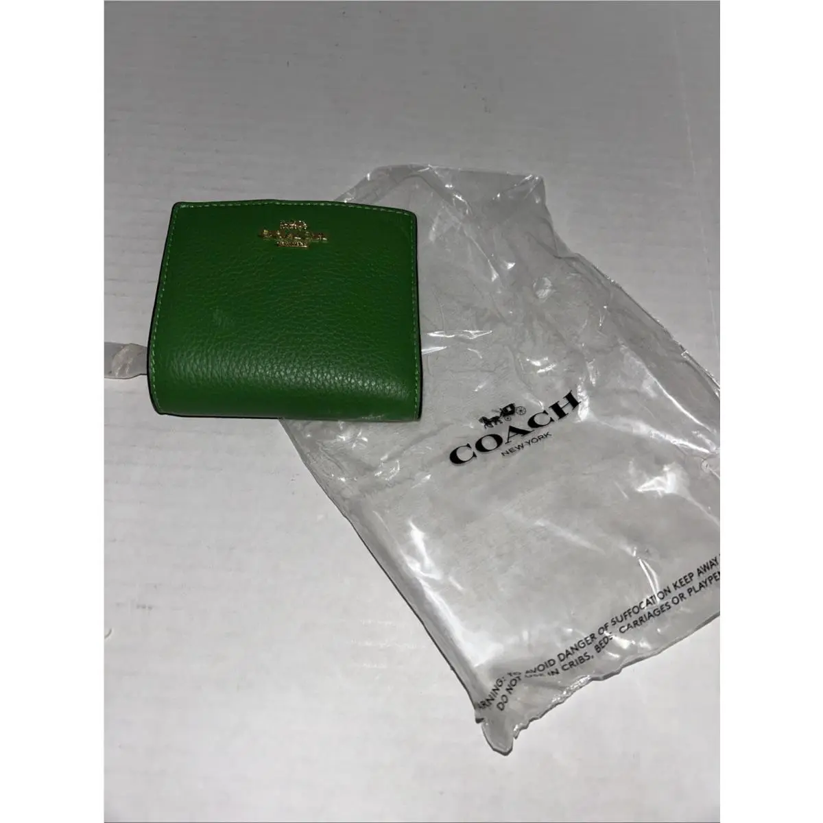 Coach Snap Wallet Bifold Pebble Leather Bright Green