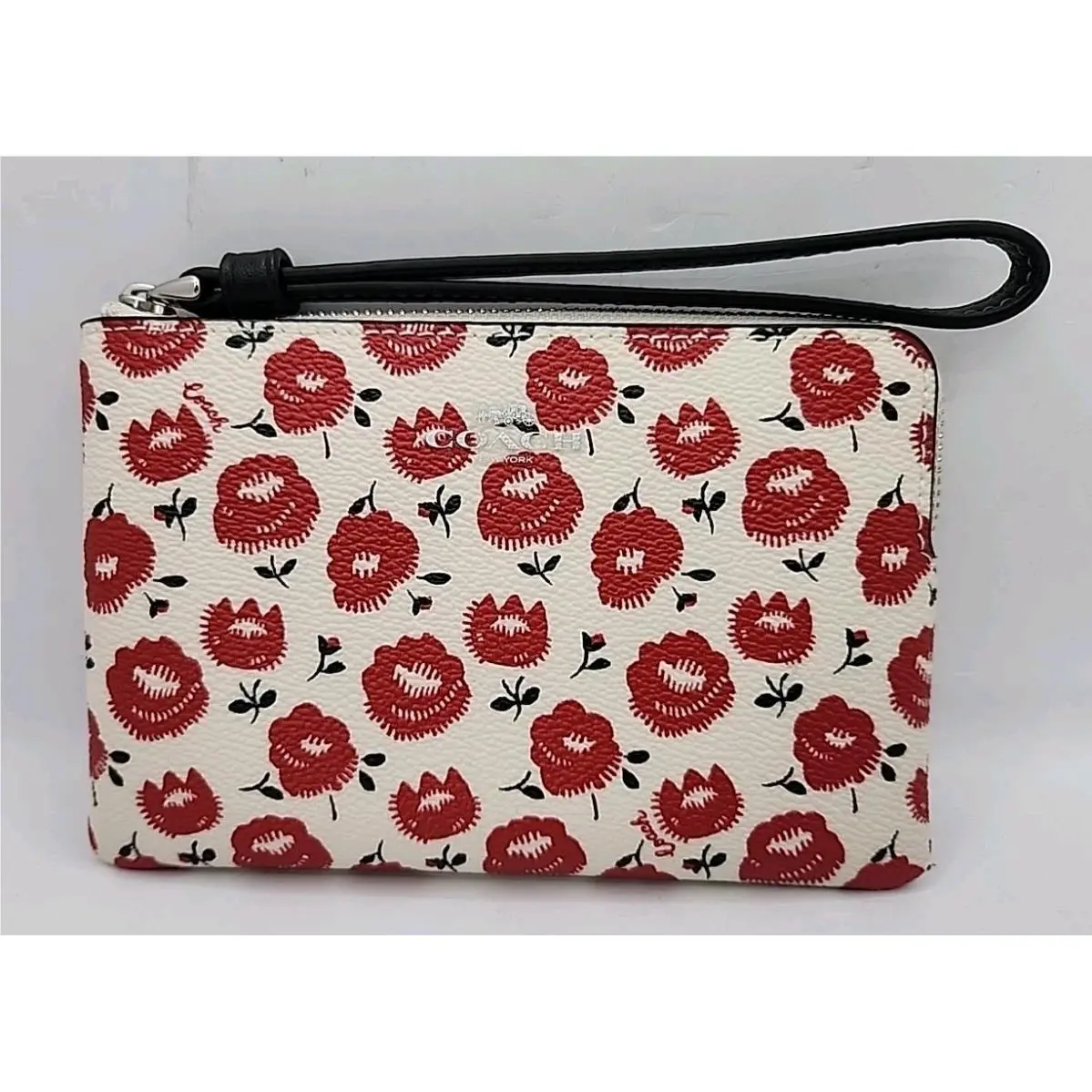 Coach Corner Zip Wristlet with Floral Print in Canvas/silver/chalk CBP21