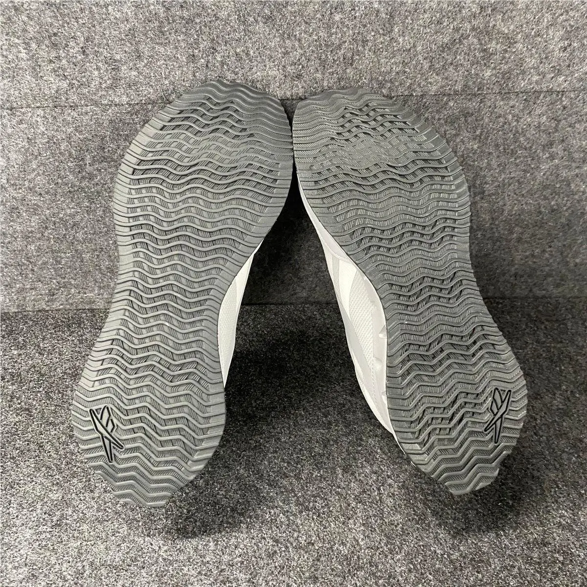 Reebok shoes - VS176915 - vs-176915 - Gray (UPC: 197225841997) 3