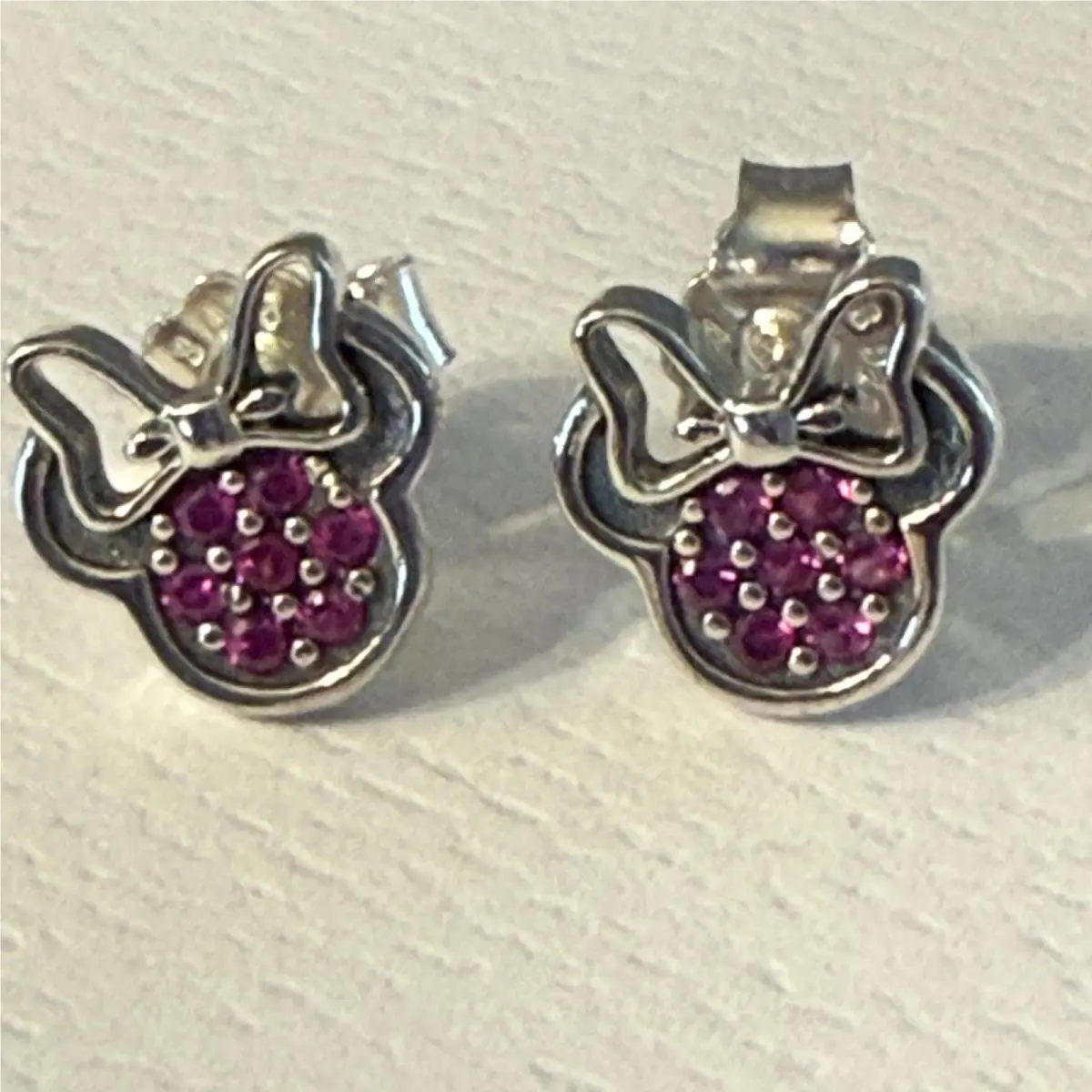 Pandora Minnie Mouse Disney Retired Stud Earring