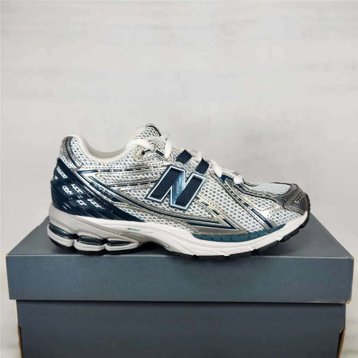 New Balance 1906R Running Shoes Women Size 6.5 Grey Blue Metallic Mesh Sneakers