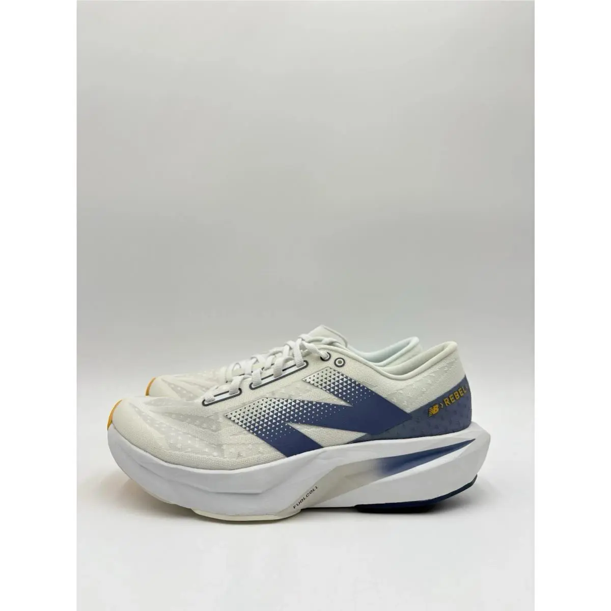 New Balance Women`s Fuelcell Rebel v4 Size 10 White Blue WFCXCM4