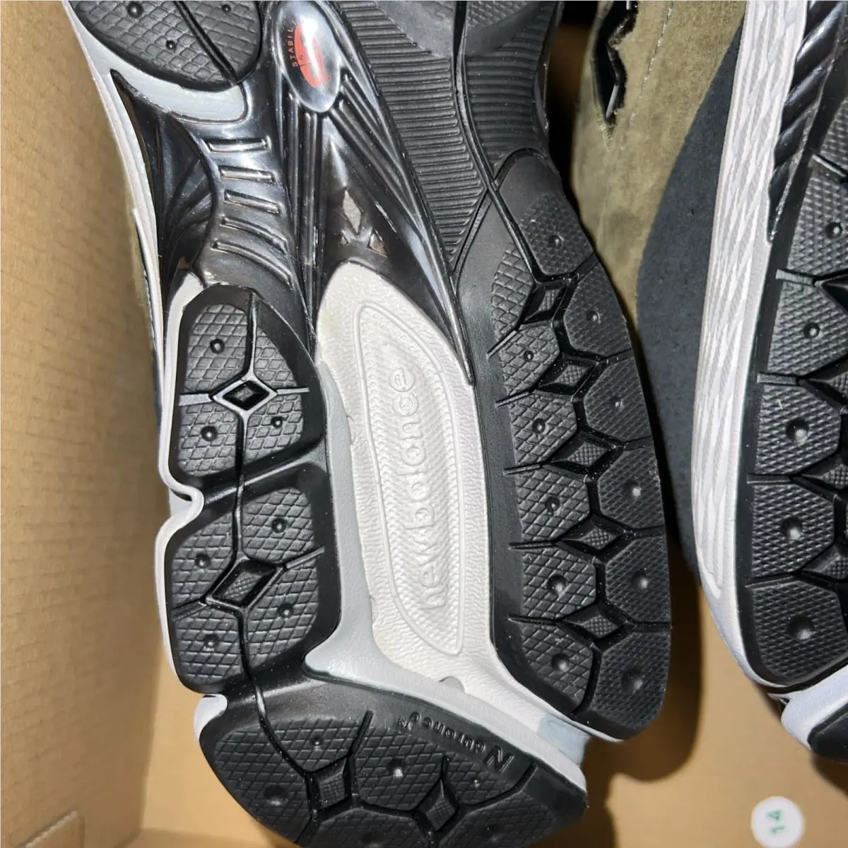 New Balance shoes - New Balance 2002 - Brown Black 10