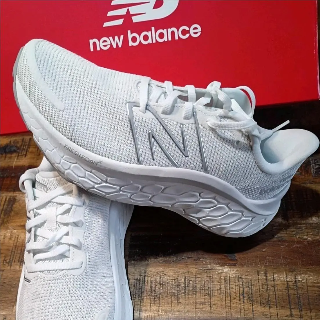Womens New Balance Fresh Foam X Kaiha Rd. Cushioned Running Shoes Sz 8.0 White - White