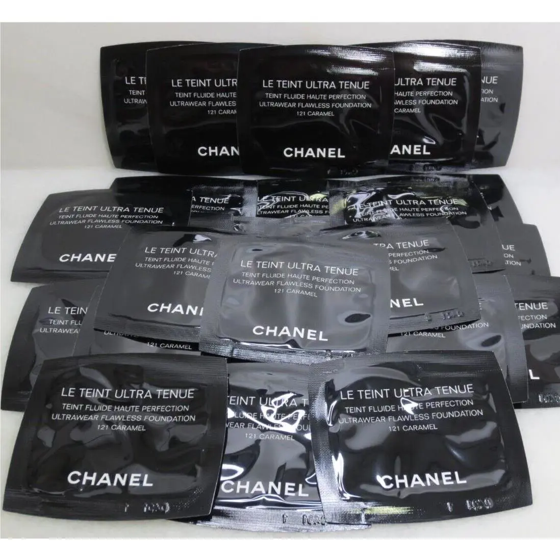 25 x Chanel LE Teint Ultra Tenue Ultrawear Flawless Foundation 121 Caramel