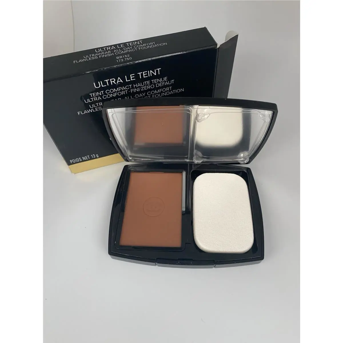 Chanel Ultra Le Tint All Day Comfort Compact Foundation- BR152