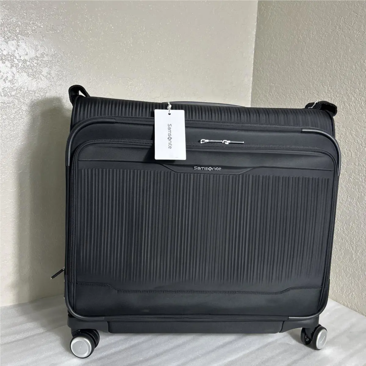 Samsonite Spinner Garment Bag Black Travel Bag