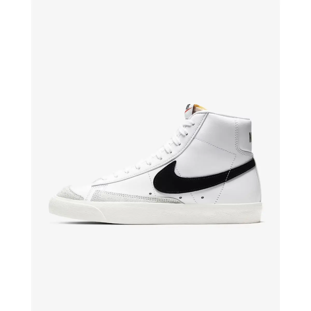 Nike Women`s Blazer Mid `77 Size 6-7 White/sail/peach/black CZ1055-100