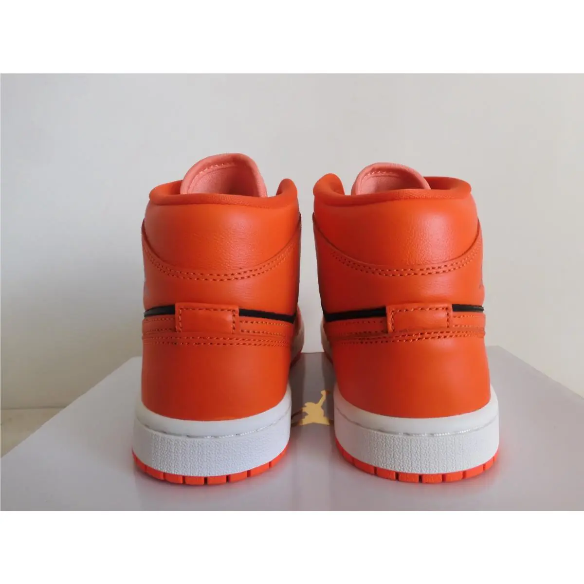 Nike shoes - Air Jordan 1 Mid SE - DM3381-600 - Orange 3