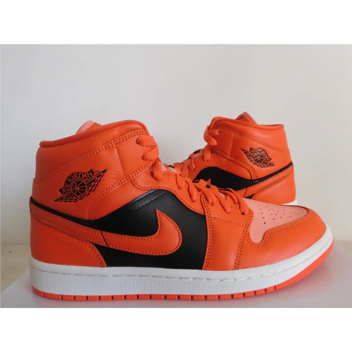 Nike shoes - Air Jordan 1 Mid SE - DM3381-600 - Orange 24