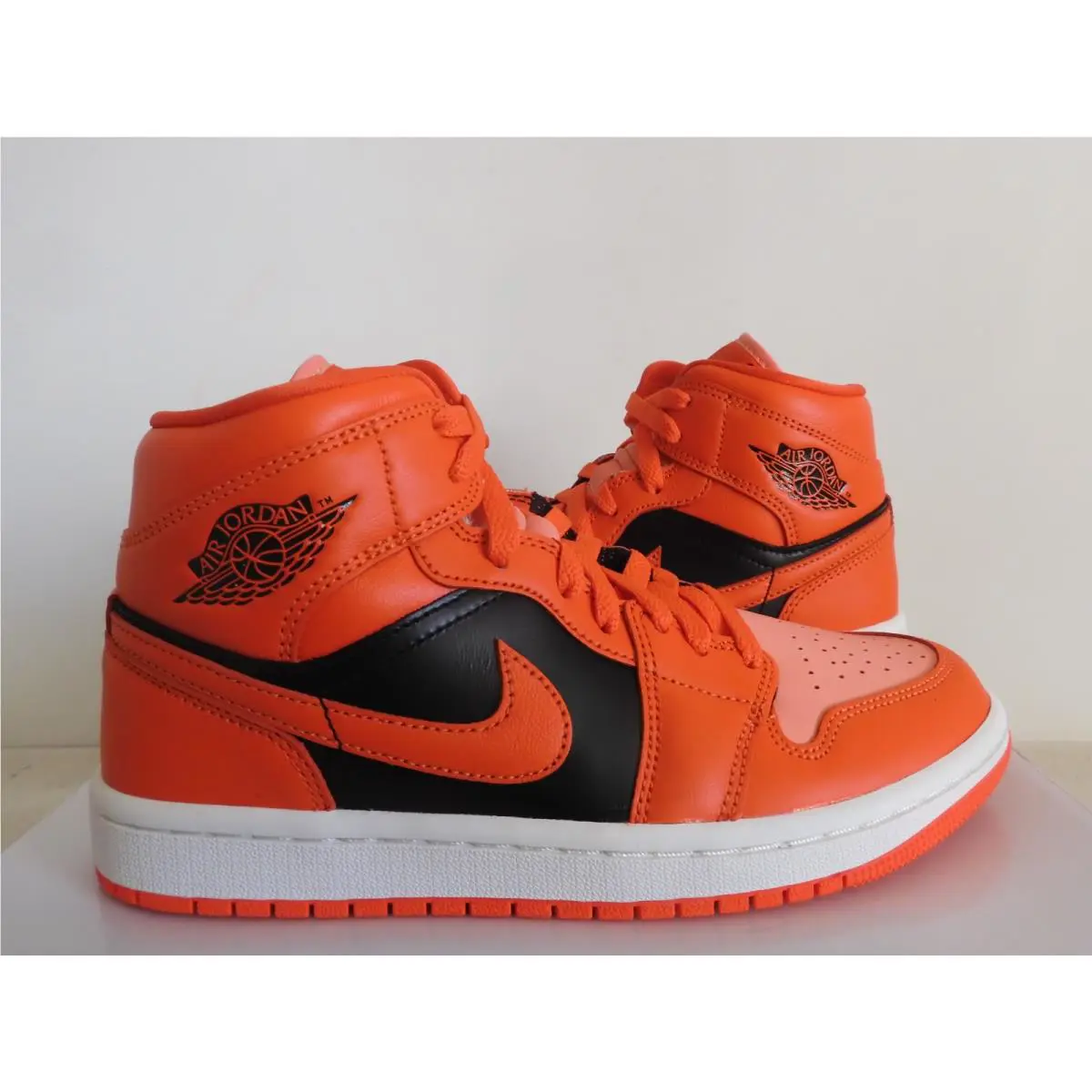 Nike shoes - Air Jordan 1 Mid SE - DM3381-600 - Orange 8