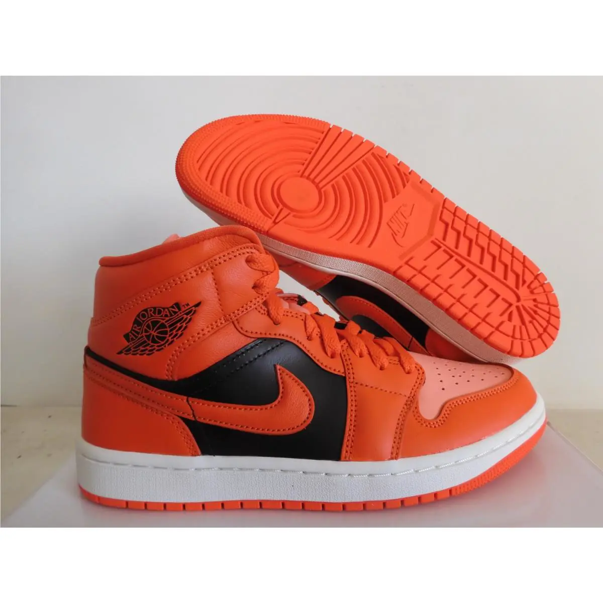 Nike shoes - Air Jordan 1 Mid SE - DM3381-600 - Orange 15