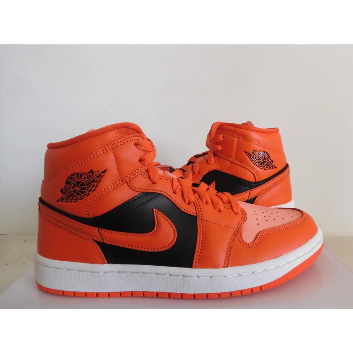 Nike shoes - Air Jordan 1 Mid SE - DM3381-600 - Orange 16