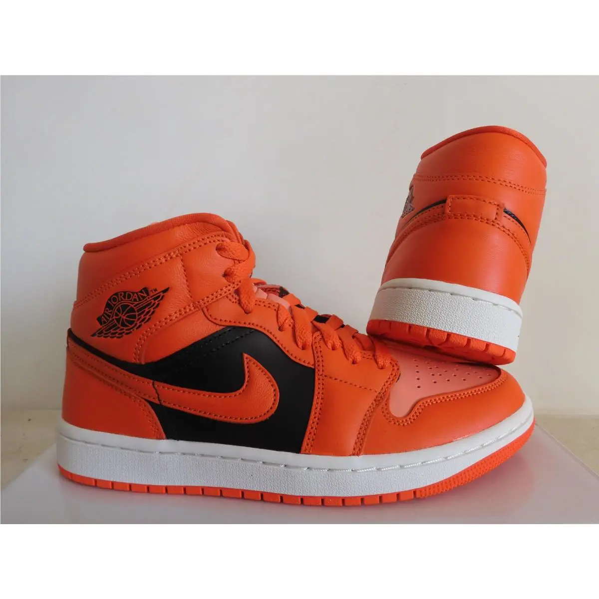 Nike shoes - Air Jordan 1 Mid SE - DM3381-600 - Orange 17