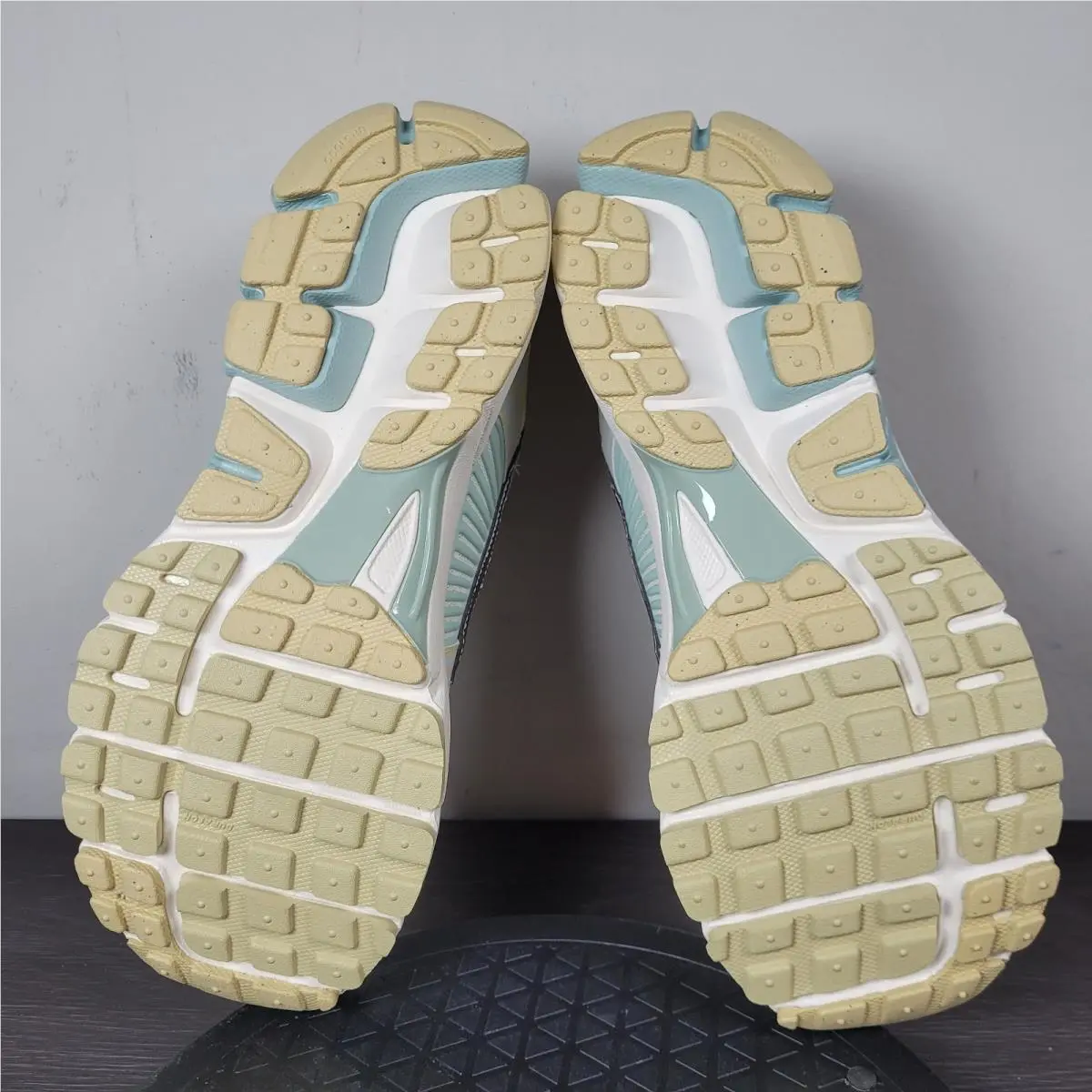 Nike shoes - Nike Zoom Vomero 5 - Zoom Vomero - IB2987-700 - Beige 4