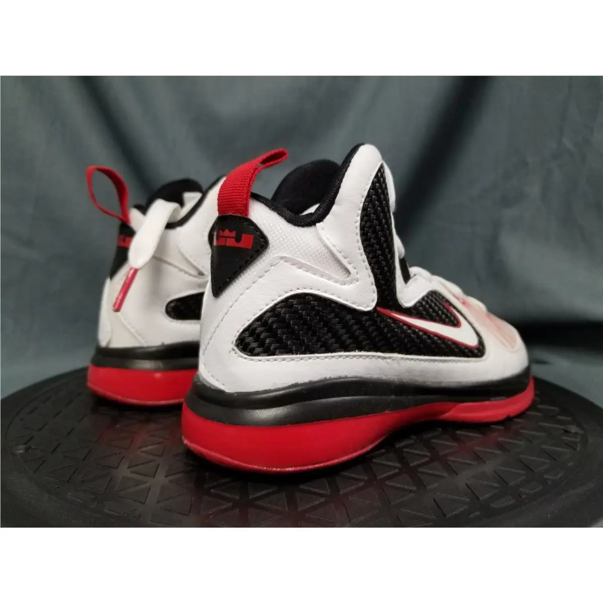 Nike shoes - Nike LeBron 9 - LeBron - 472665 100 - White (UPC: 886061080850) 6