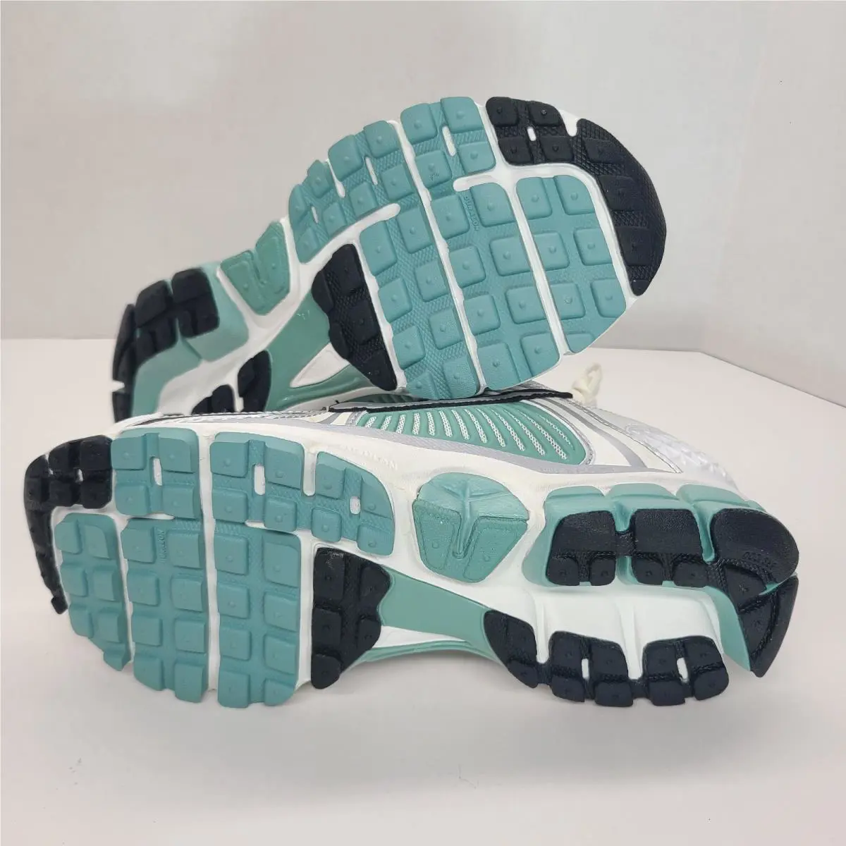 Nike shoes - Nike Zoom Vomero - Zoom Vomero - HF1877-101 - Green (UPC: 198481711345) 15