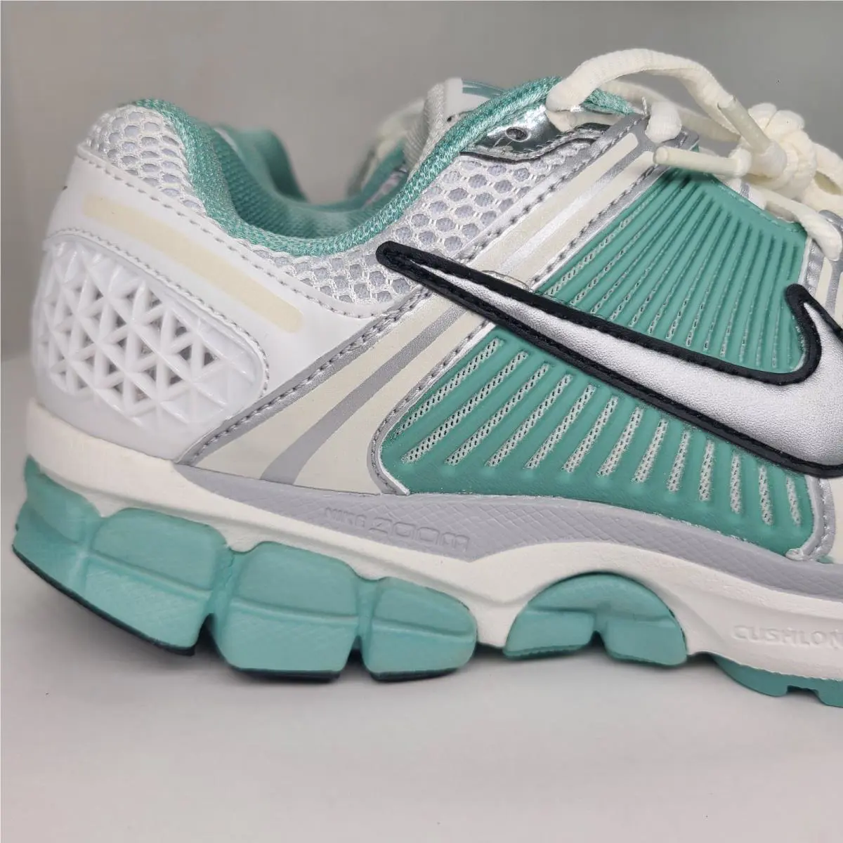 Nike shoes - Nike Zoom Vomero - Zoom Vomero - HF1877-101 - Green (UPC: 198481711345) 2