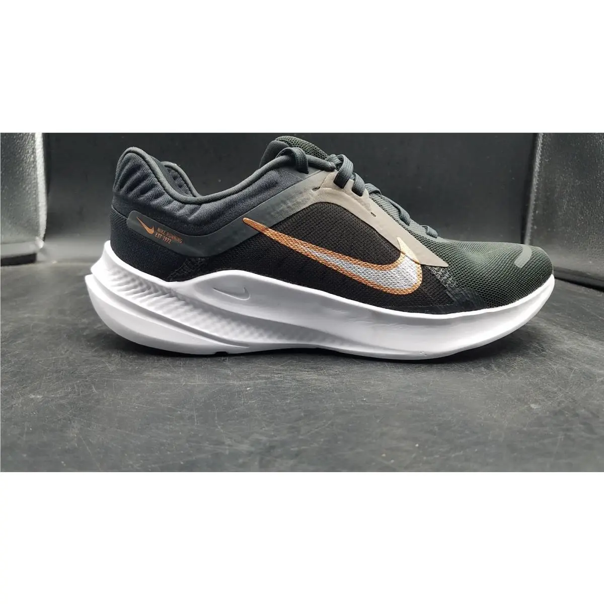 Nike Women`s Quest 5 Dark Smoke Grey Copper Athletic Sneakers Size 6 DD9291-004 - Gray