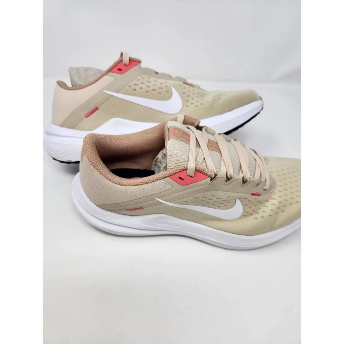 Women`s Nike Air Winflo 10 DV4023-100 Size 8.5 Athletic Shoes Sneakers