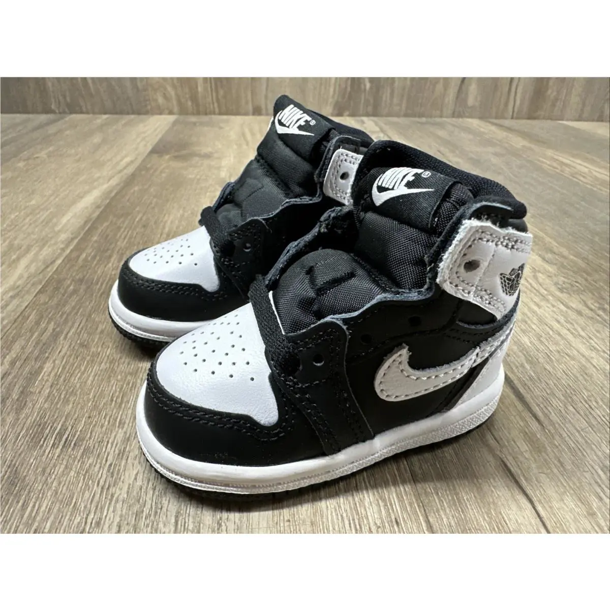 Nike shoes - Air Jordan 1 - Air - Black 3