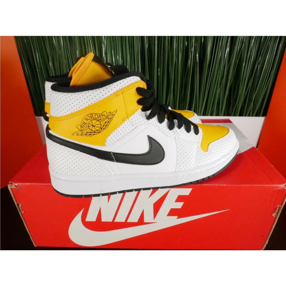 Nike shoes - Air Jordan 1 Mid - Air Mid - White 4