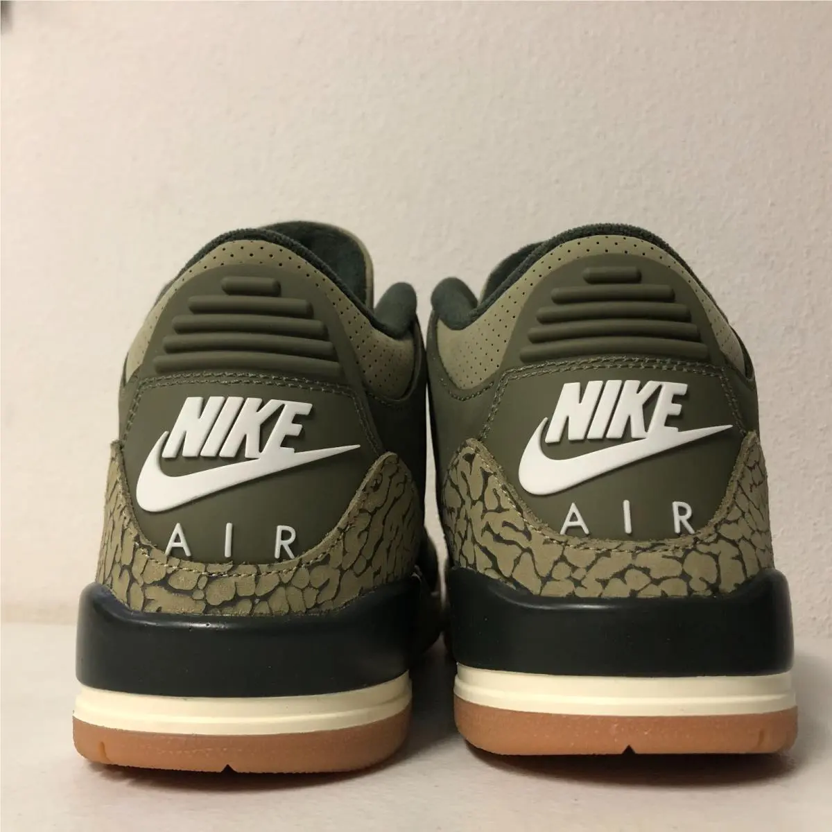 Nike shoes - Air Jordan 3 Retro - Air Retro - DN3707-202 - Medium Olive/Sequoia (UPC: 198486326520) 3