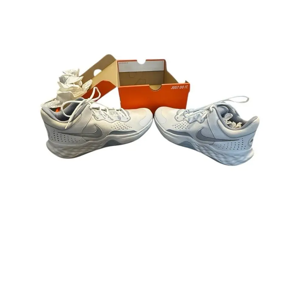 Nike shoes - White 2