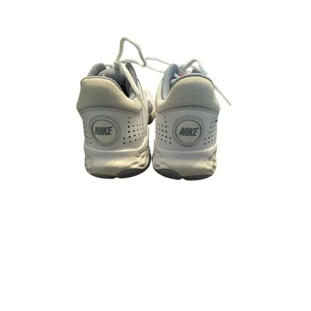 Nike shoes - White 3