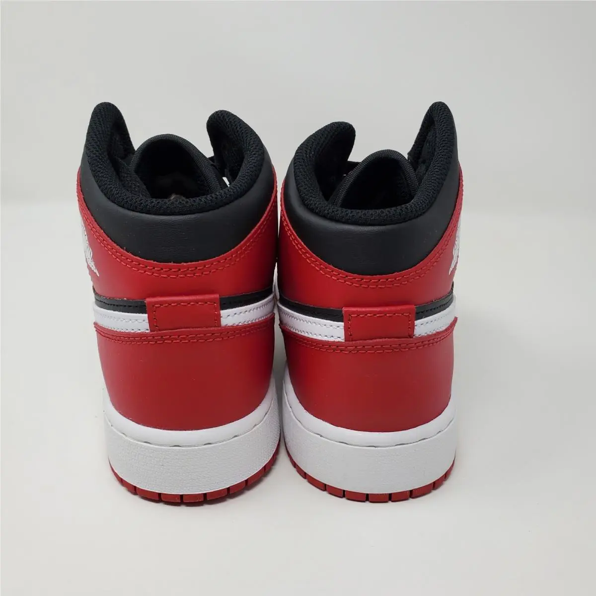 Nike shoes - Nike Air Jordan 1 Mid GS - Red 1
