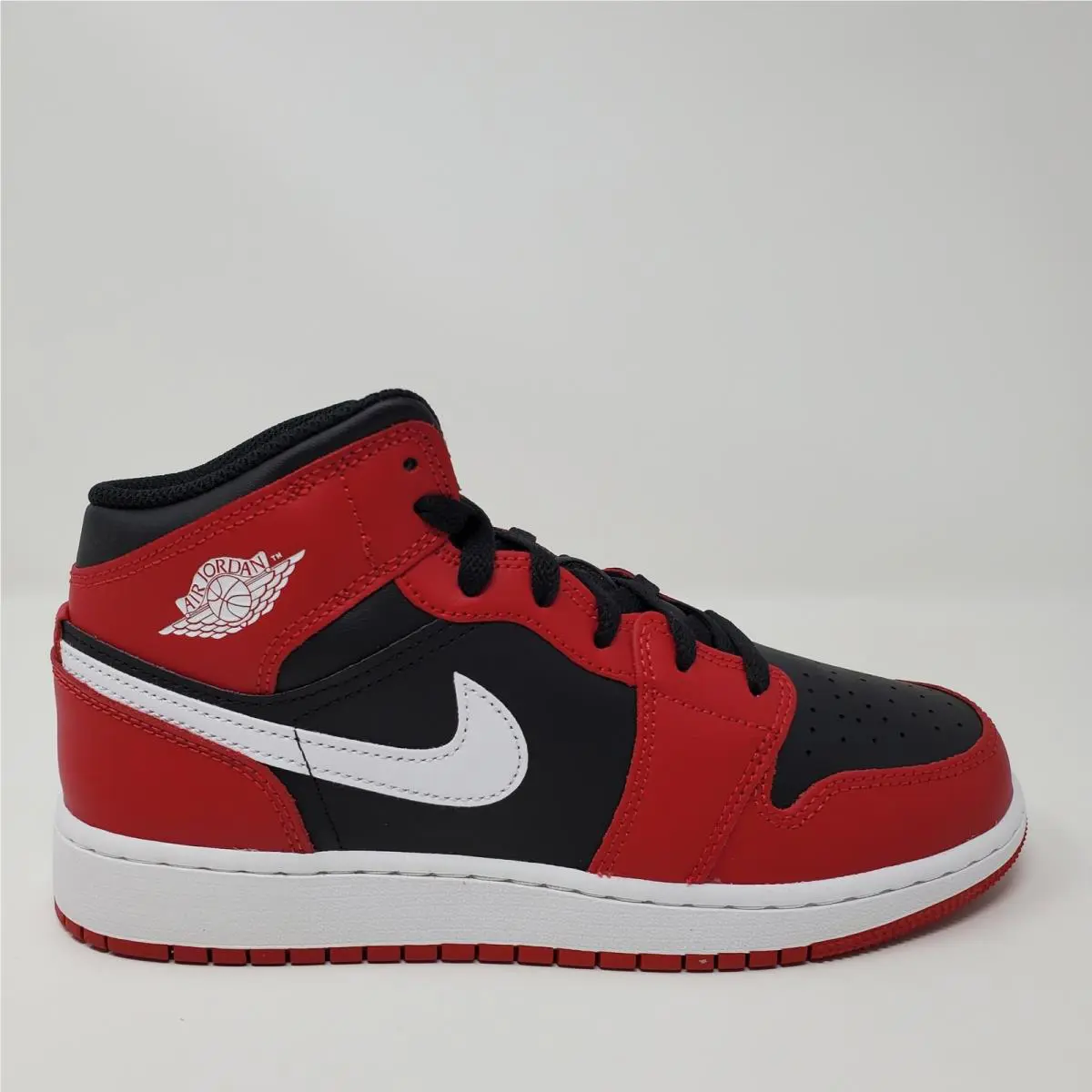 Nike shoes - Nike Air Jordan 1 Mid GS - Red 2