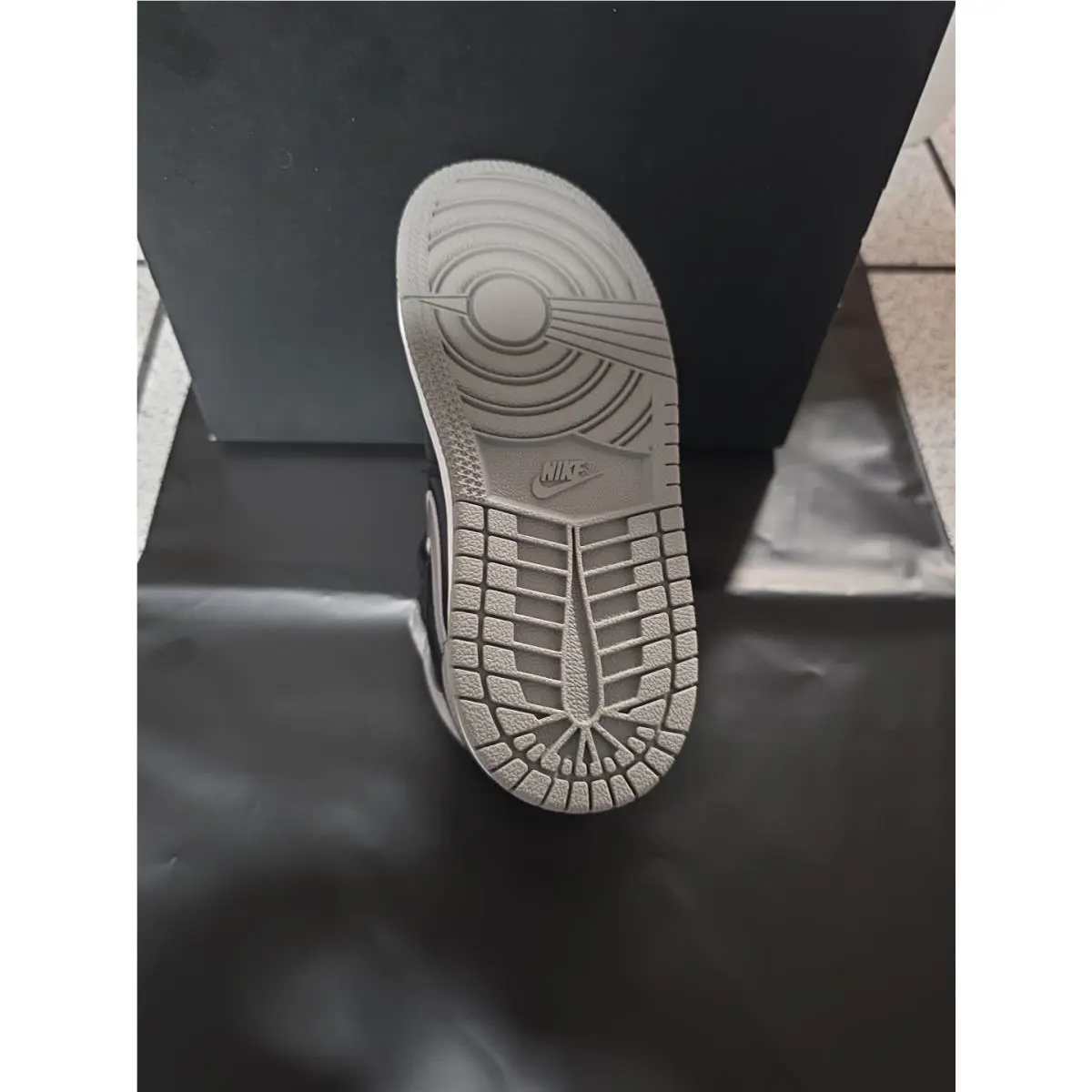 Nike shoes - Jordan 1 - Black 3