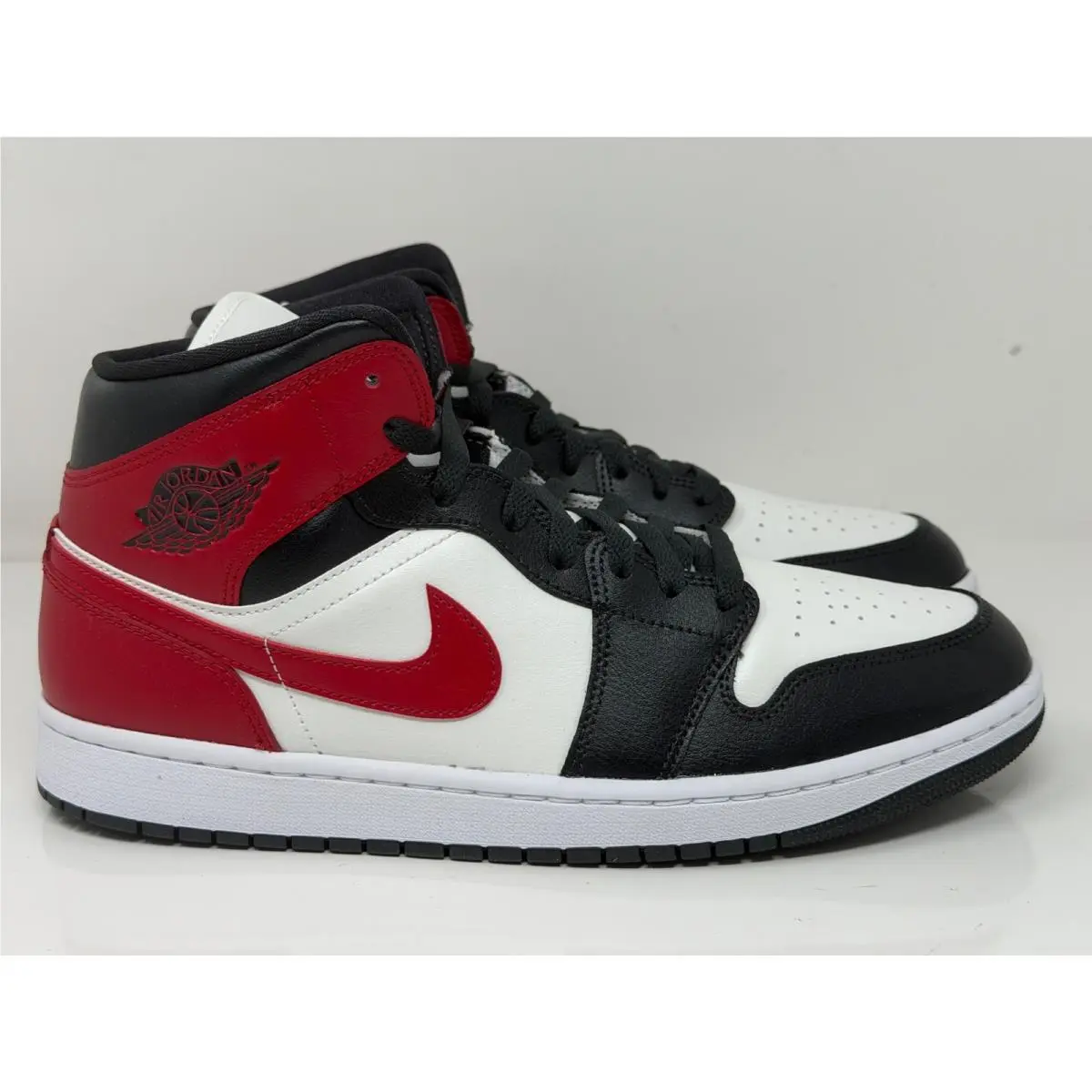 Nike Air Jordan 1 Mid Women’s 12 Mens 10.5 NO Box Lid