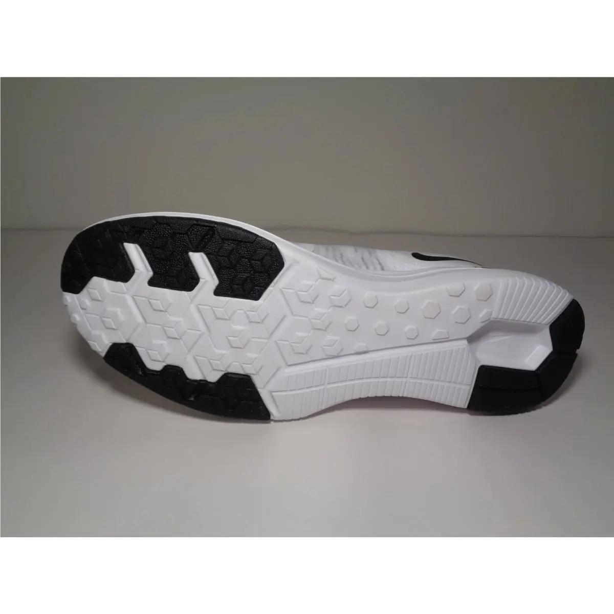 Nike shoes - White (UPC: 192499669162) 8