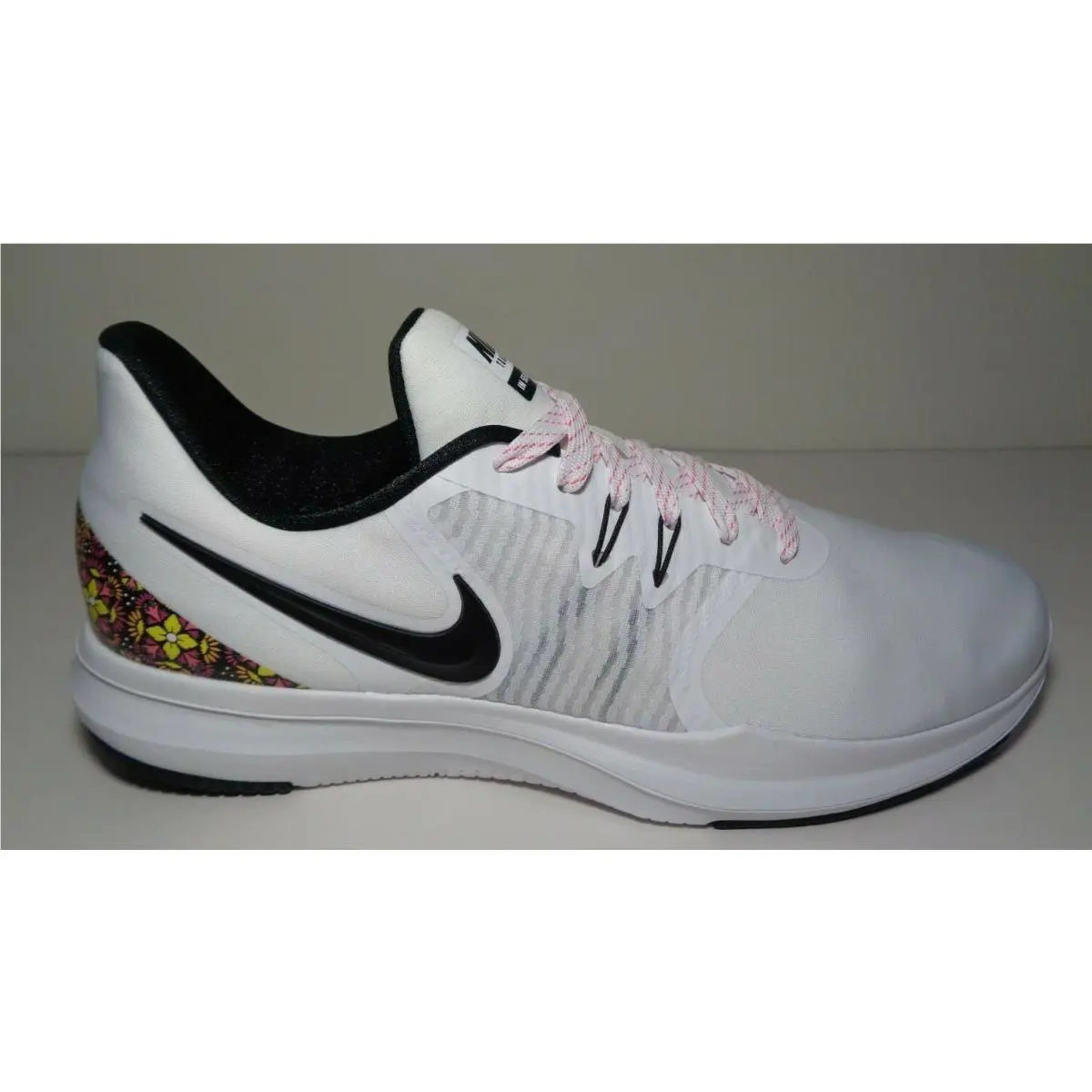 Nike shoes - White (UPC: 192499669162) 0