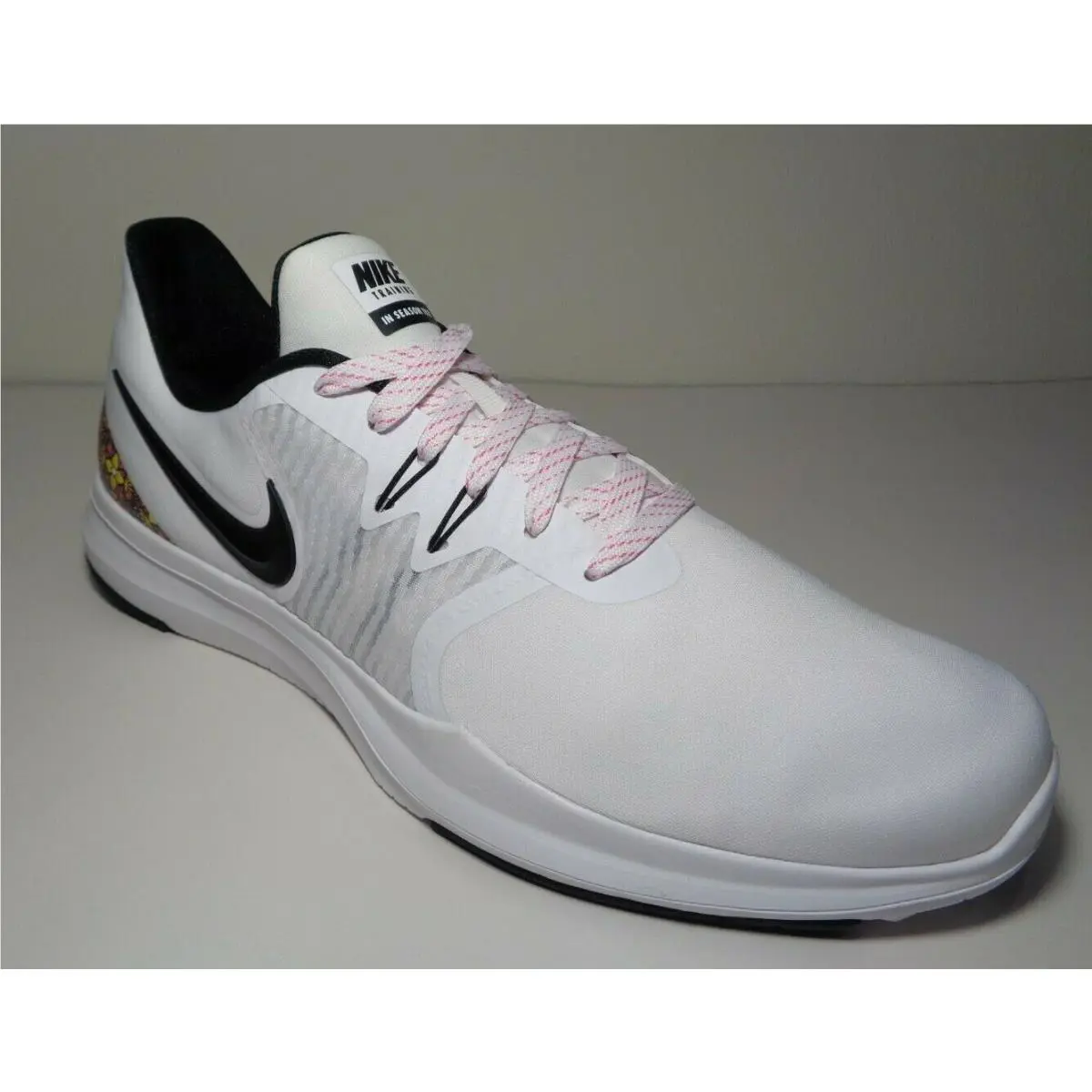 Nike shoes - White (UPC: 192499669162) 1