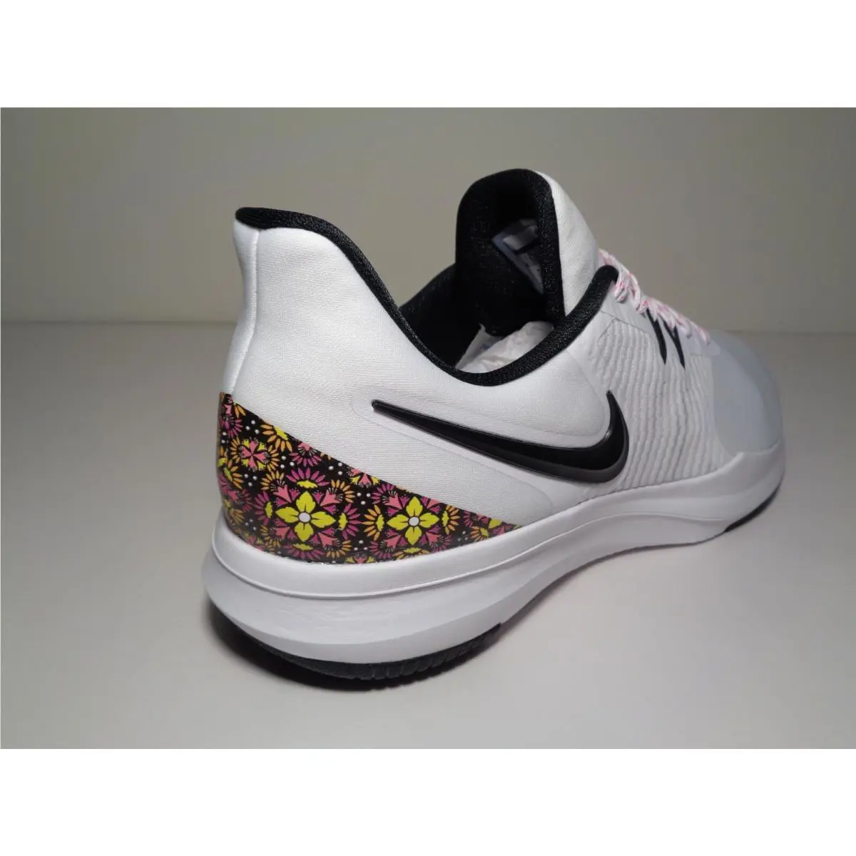Nike shoes - White (UPC: 192499669162) 2