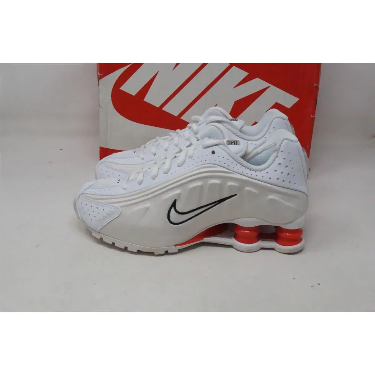 Nike shoes - Nike Shox R4 - Shox - White 0